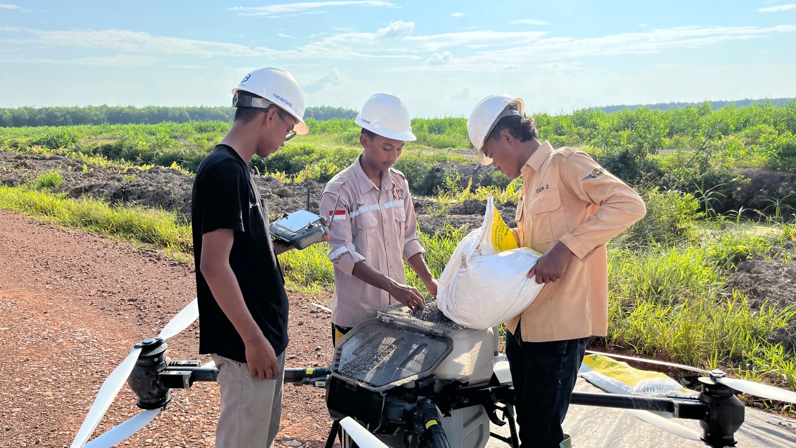 Efektivitas Penggunaan Drone Pertanian DJI AGRAS untuk Perkebunan dan Pertanian